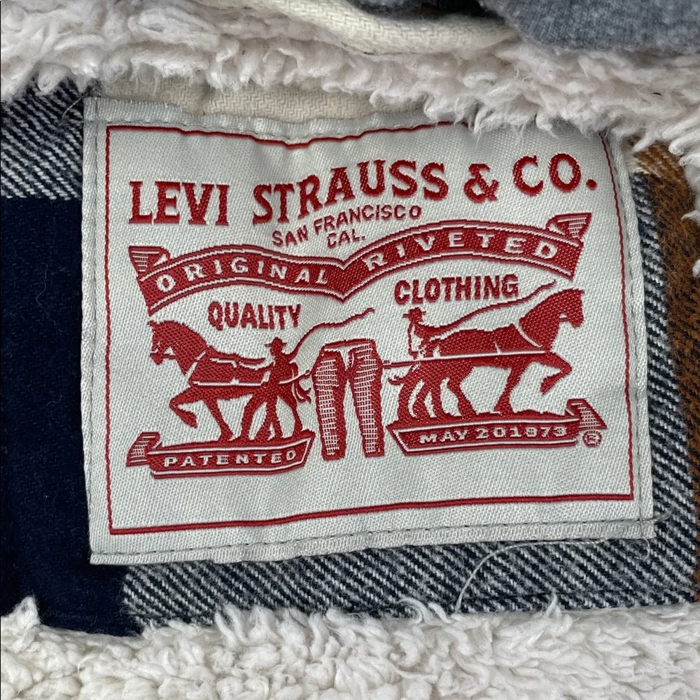 Levi S Men's Plaid Sherpa‎ Lined Flannel Jacket with Hood Missing Button Shacket